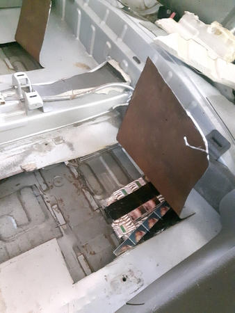 Baltarusė cigaretes į Lietuvą vežė automobilio dugne