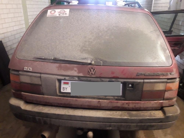 Baltarusis į Lietuvą rūkalus vežė automobilio slėptuvėse