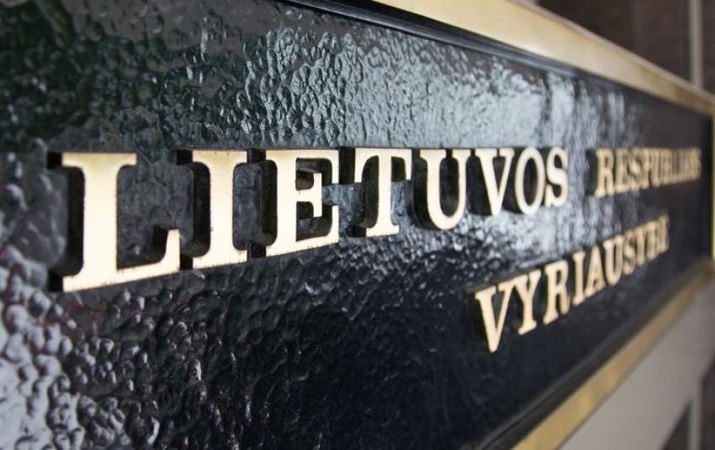 Valstybės tarnautojų etatų skaičius bus mažinamas 5 proc.