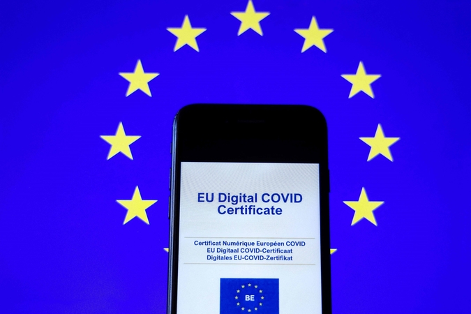 Europos Komisija ragina pakeisti ES COVID pažymėjimo sistemą