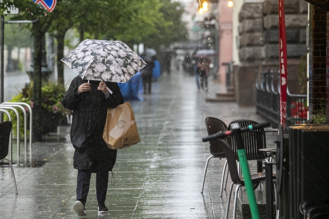 Savaitgalis bus permainingas: po gražaus šeštadienio debesys neš lietų ir vėsą