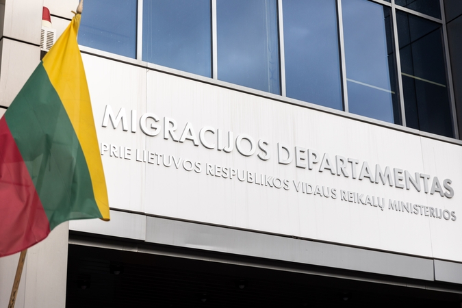 Migracijos departamento darbuotoja iš ukrainietės už nemokamą paslaugą prašė pinigų