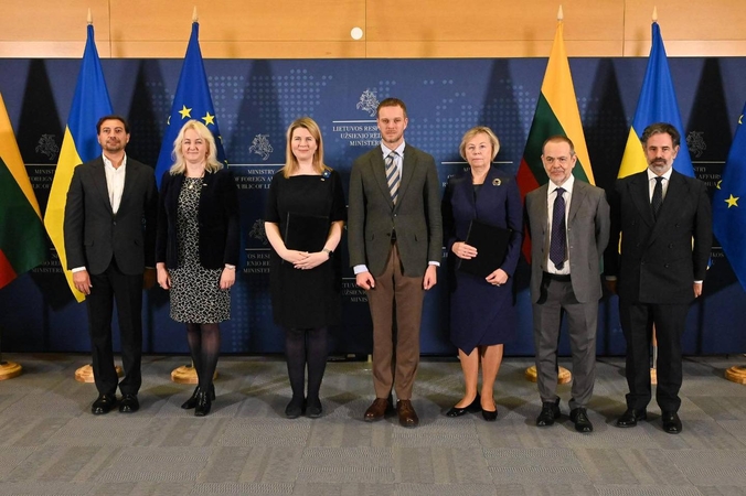 Lietuva su Airija ir Italijos atstovais pasirašė susitarimus dėl Ukrainos atstatymo