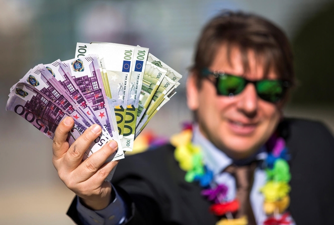 Mokesčių prievaizdai Paryžiuje aptaria „Panamos popierių“ skandalą