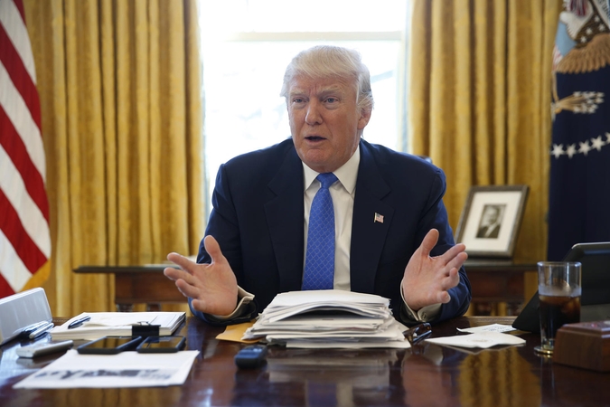 D. Trumpas didžiausias įmones įtrauks į darbo vietų sugrąžinimo procesą