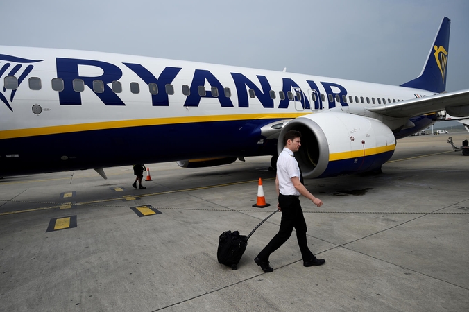 „Ryanair“ ragina riboti alkoholio pardavimą oro uostuose