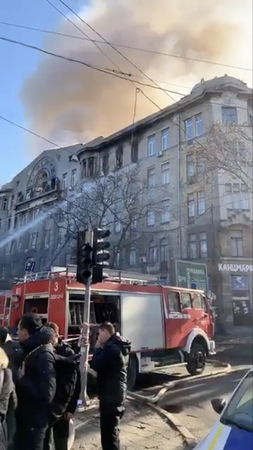 Odesoje per didelį gaisrą kolegijoje žuvo dėstytoja, 17 žmonių nukentėjo