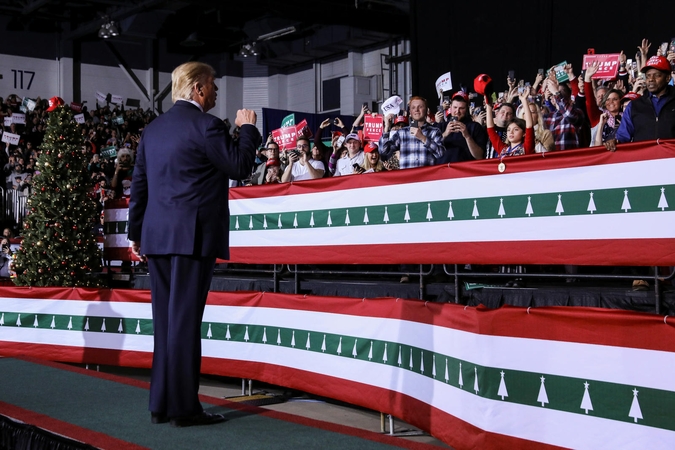 D. Trumpas per balsavimą dėl apkaltos „smagiai leido laiką“ mitinge