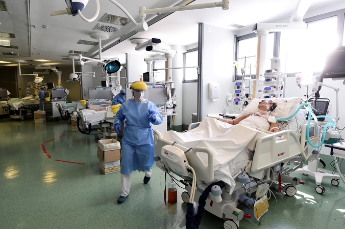 Ligoninėse nuo koronaviruso gydomi 37 žmonės, penki iš jų – reanimacijoje