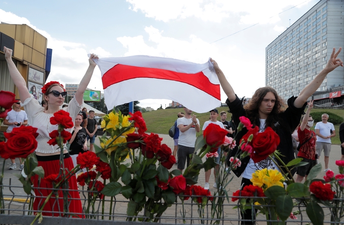 Baltarusijos žiniasklaida: OMON vaiko žmones iš protestų dalyvio žūties vietos