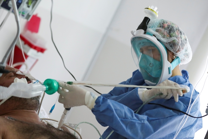 Ligoninėse nuo koronaviruso gydomi 44 žmonės, šeši iš jų – reanimacijoje