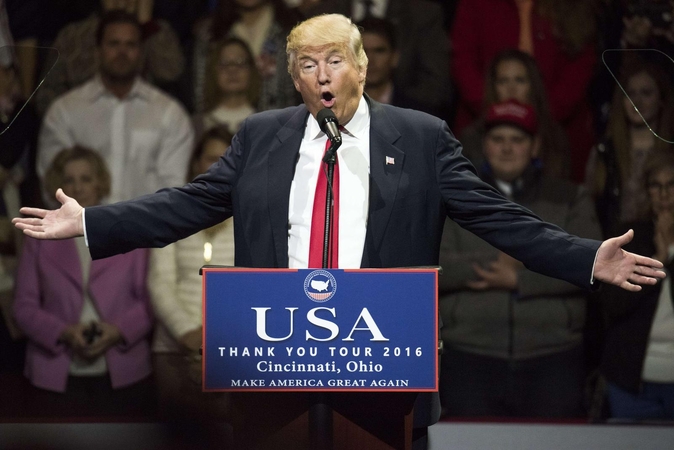D. Trumpas žada užkirsti kelią darbo vietų perkėlimui iš JAV į užsienį