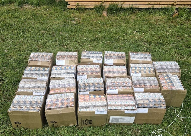 Šalčininkų rajone pasieniečiai aptiko 20 tūkst. pakelių cigarečių, sulaikė šešis įtariamuosius