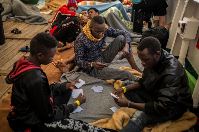 Italija dėl migrantų „užsakomųjų skrydžių“ grasina uždaryti oro uostus
