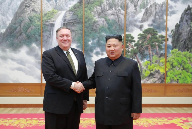 Mike'as Pompeo ir Kim Jong Unas