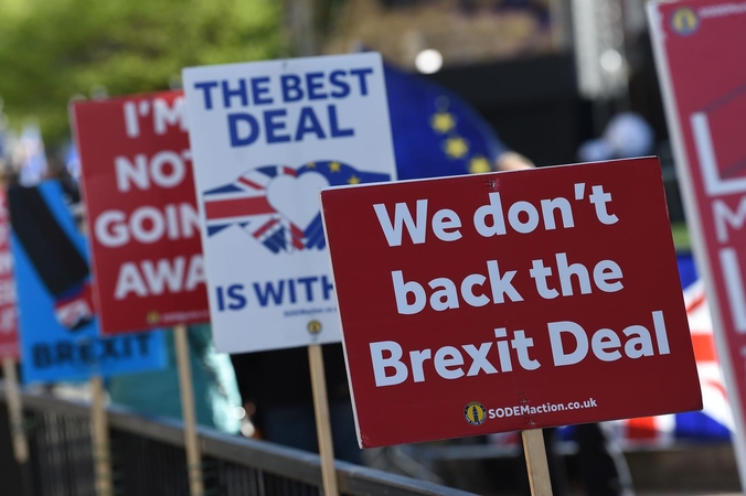 Britanijos vyriausybė išlieka neperkalbama dėl Th. May „Brexit“ sutarties