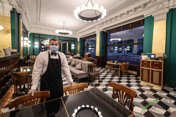 Viešbučių ir restoranų asociacija: Vyriausybė neįsiklausė į prašymą dėl darbo laiko