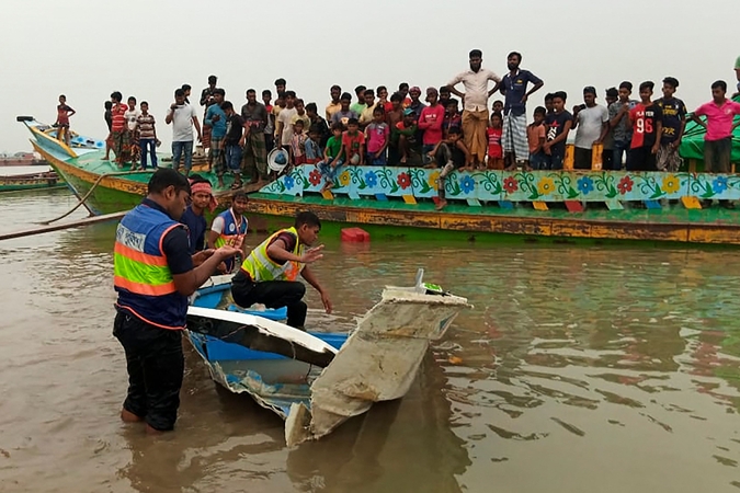 Bangladeše susidūrus laivams žuvo mažiausiai 26 žmonės 