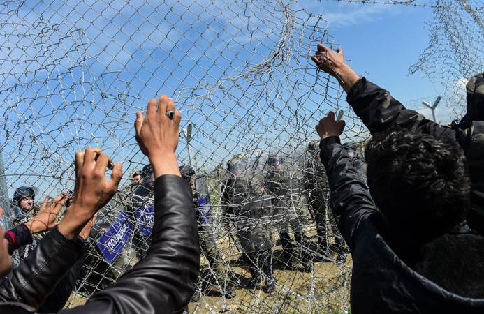 Per incidentus prie Graikijos ir Makedonijos sienos nukentėjo 260 migrantų