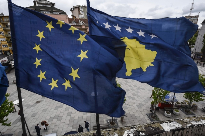 EK siūlo panaikinti vizų režimą Kosovui