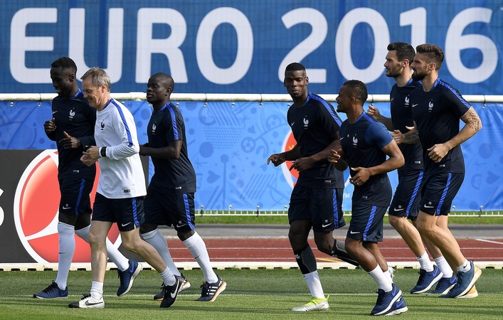 Ukraina ragina Prancūziją padėti futbolo sirgaliams gauti vizas