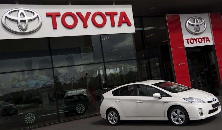 "Toyota" dėl defektų atšaukia 3,3 mln. automobilių