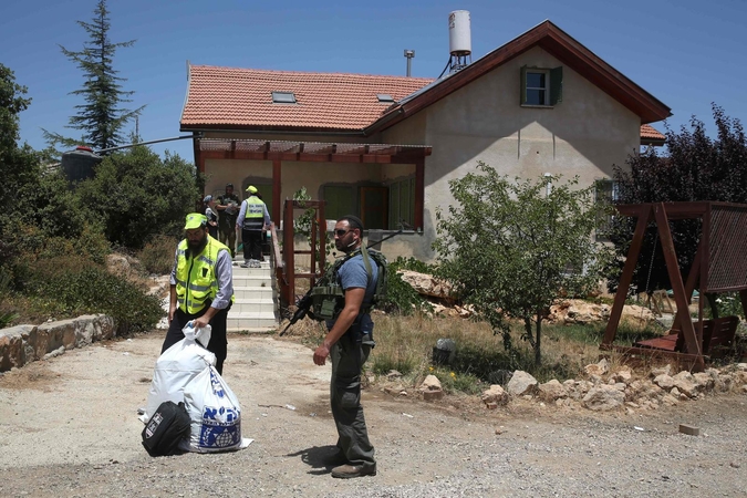Vakarų Krante palestinietis nužudė paauglę jos namuose ir buvo nušautas 
