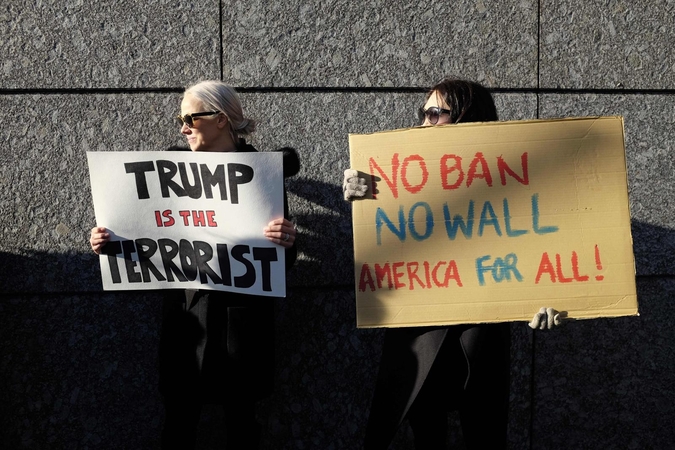 Aviacijos sektorius sukritikavo D. Trumpo politiką dėl imigrantų