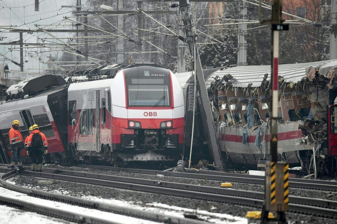 Austrijoje susidūrus dviem traukiniams vienas žmogus žuvo, 22 sužeisti