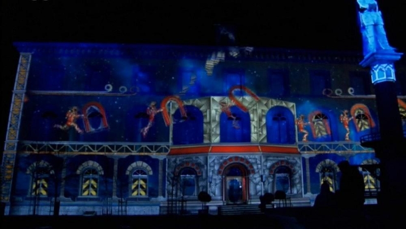 Šveicarijos viduramžių miestelyje vyko įspūdingas šviesų festivalis