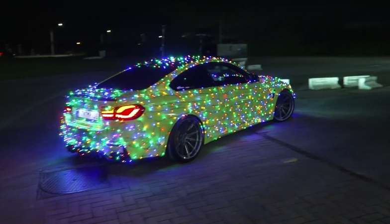 Šventinė karštinė įsibėgėjo: Kalėdoms išpuošia ir automobilius