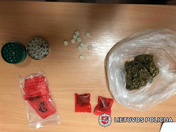 Vilniuje sulaikyti narkotikų turėję jaunuoliai
