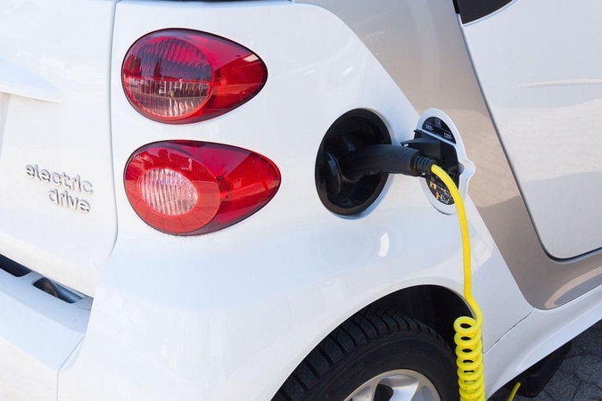 Įmonėms bus kompensuojama dalis išlaidų už įsigytus naujus elektromobilius