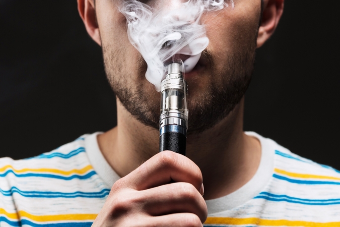 Apklausa: apie 60 proc. gyventojų palaikytų elektroninių cigarečių draudimą