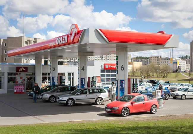 "Orlen" svarsto apie "Lukoil" degalinių įsigijimą