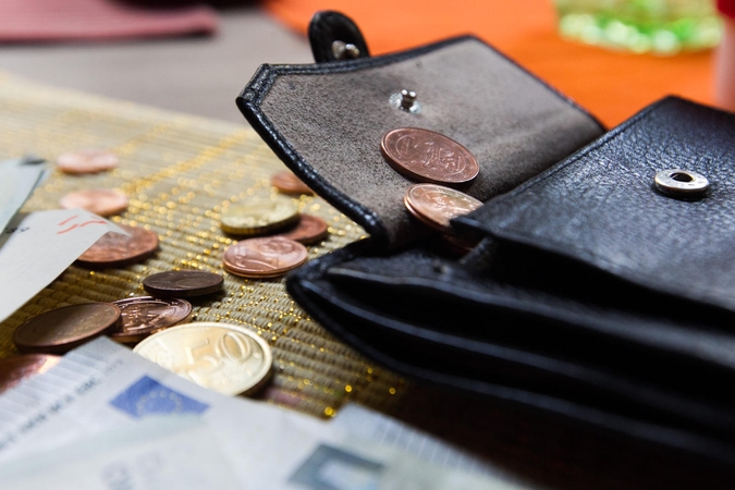 „Swedbank“: didėjantis gyventojų uždarbis ‒ ir santaupoms