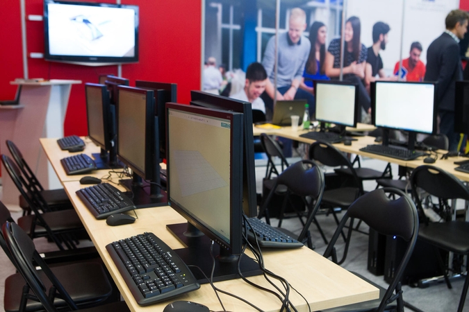 Abiturientai laiko informacinių technologijų valstybinį brandos egzaminą
