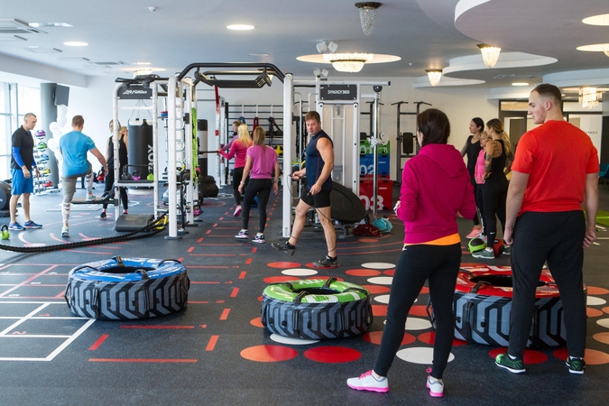 Algos sporto klubuose skiriasi keliais kartais