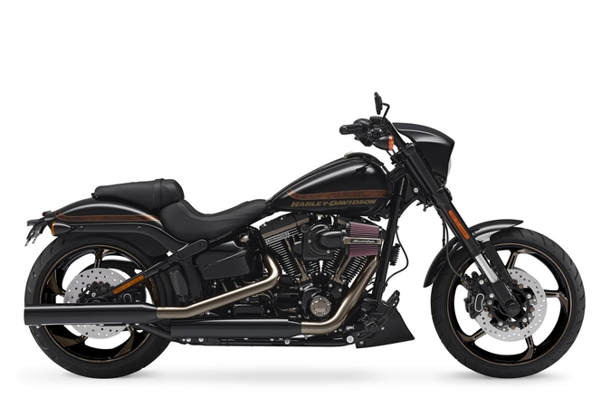 Naujasis ,,Harley-Davidson“ kelioninis motociklas – raumeningas ir įžūlus 