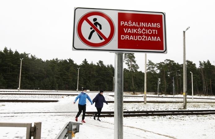 Klaipėdiečius trikdo įspėjimas prie bėgių: kas čia pašaliniai?