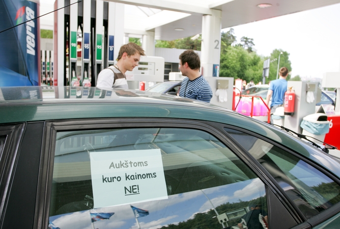 Protestai: dabar vairuotojai su kainų kilimu susitaiko, tačiau anksčiau rinkdavosi į didžiules akcijas.