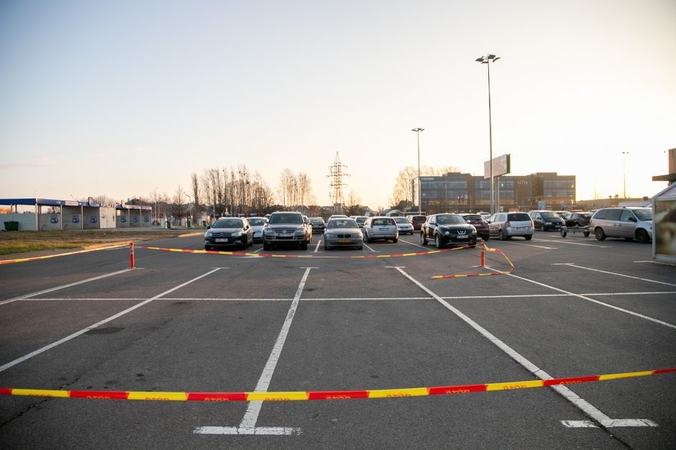Vyriausybė nutarė nešvelninti ribojimų dėl prekybos centrų aikštelių