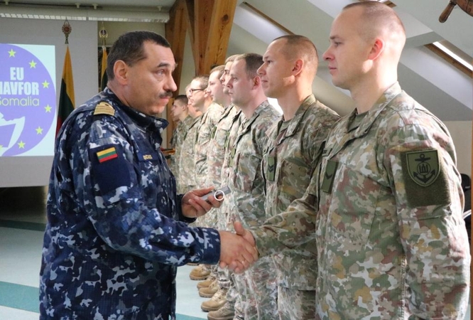 Į ES operaciją prie Somalio krantų išvyksta 14 Lietuvos karių