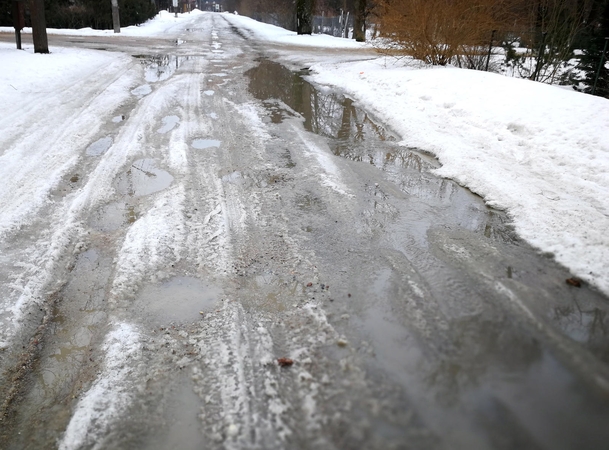Planuojama išasfaltuoti per 1000 kilometrų žvyrkelių