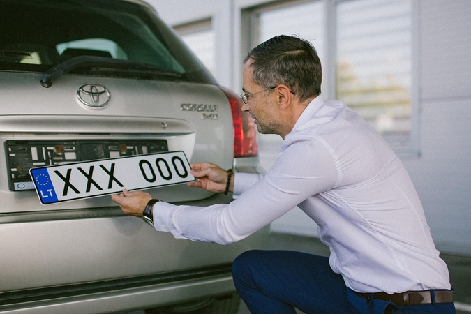 Automobilio numerio ženklus galima pasikeisti ir internetu 