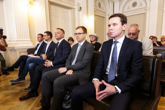 Politinės korupcijos byla: teisėjai ir prokuroras nenusišalins