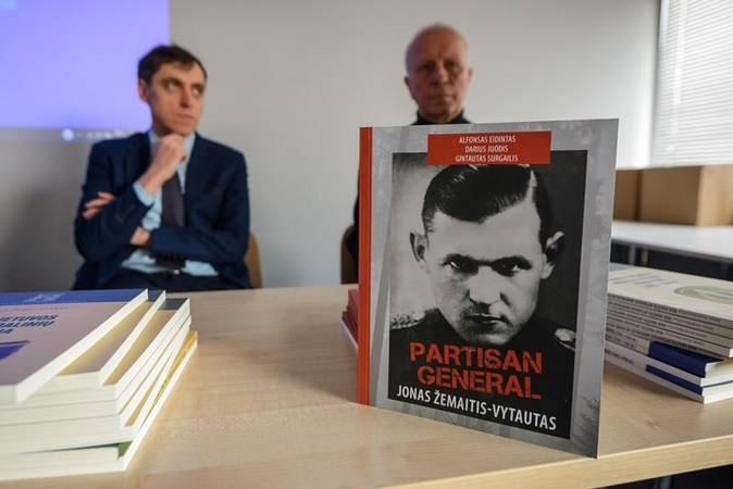 Knygų mugėje pristatyta pirmoji knyga apie J. Žemaitį-Vytautą
