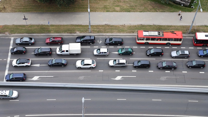 Mažiau taršių automobilių įsigijimui siūlo 1000 eurų kompensaciją 