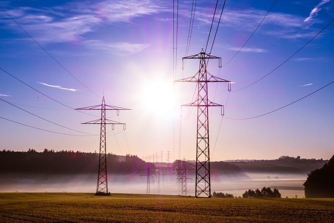 Vasarį į Baltijos šalis importuota 43 proc. mažiau elektros nei prieš metus