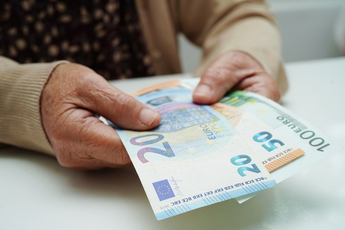 V. Blinkevičiūtė: gyventojai neturėtų būti automatiškai įtraukti į pensijų kaupimą